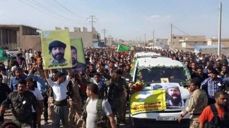 کردستان سوریه-روژاواک: هیچ کس کوبانی را انقدر پرجمعیت ندیده کوبانی امروز غمگین بود کوبانی امروز بار دیگر ثابت کرد سرزمین قهرمانان بی ادعا هست.